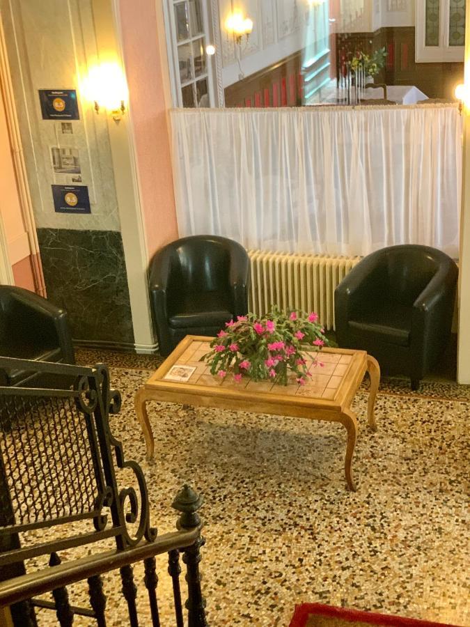 Hotel Restaurant D'Alsace Plombières-les-Bains Exteriör bild