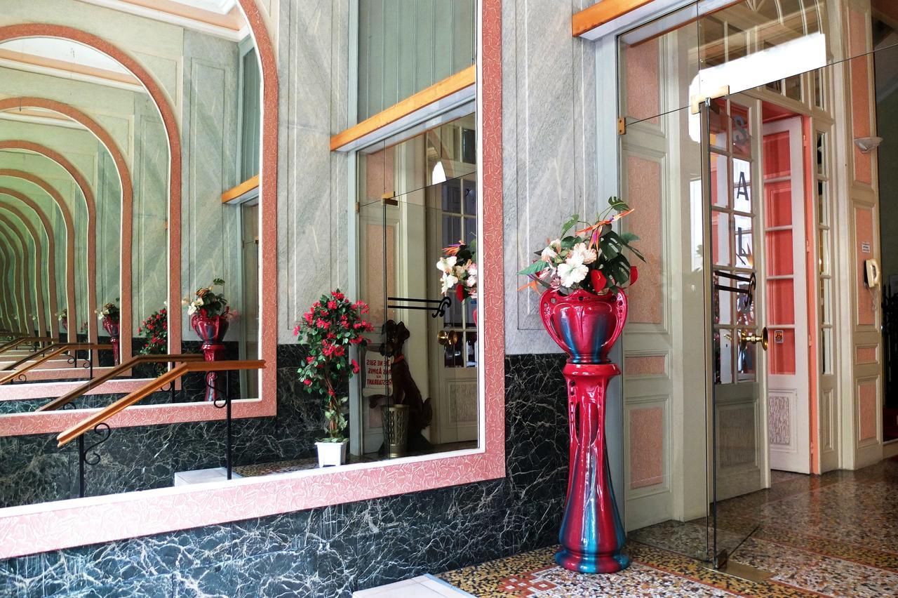 Hotel Restaurant D'Alsace Plombières-les-Bains Exteriör bild
