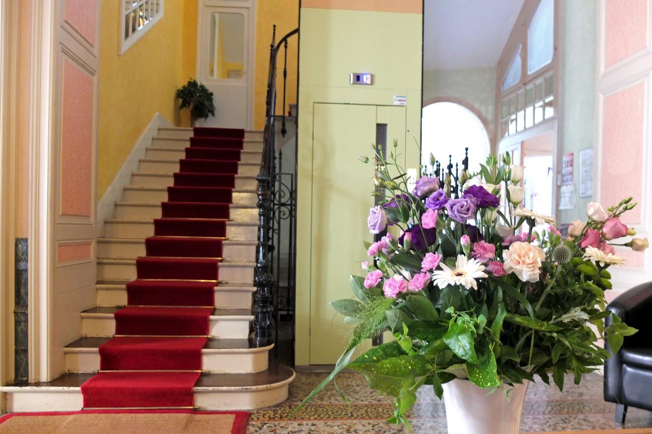 Hotel Restaurant D'Alsace Plombières-les-Bains Exteriör bild